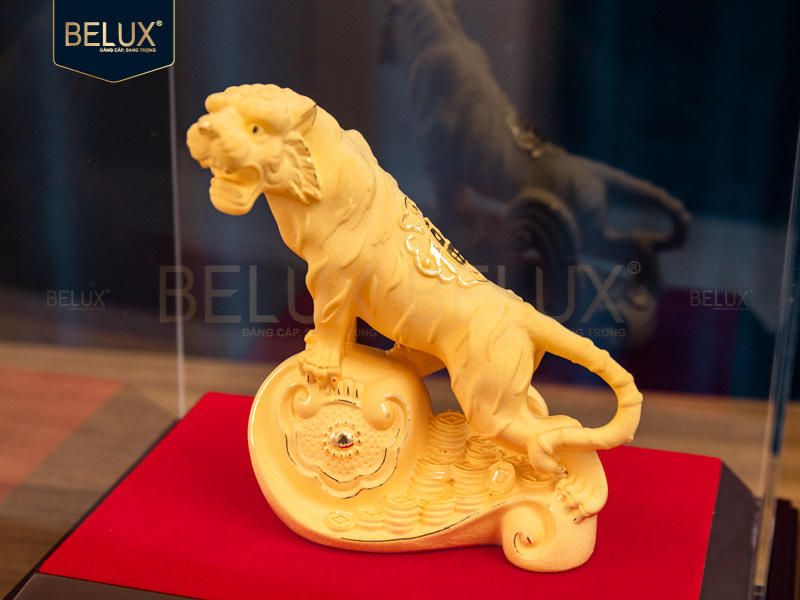 Tượng Hổ Như Ý vàng cát 11x6x12cm